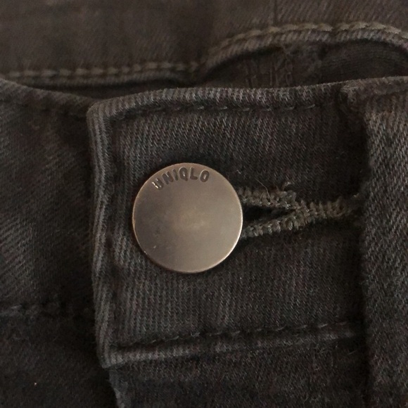 UNIQLO denim in black color - Picture 3 of 8